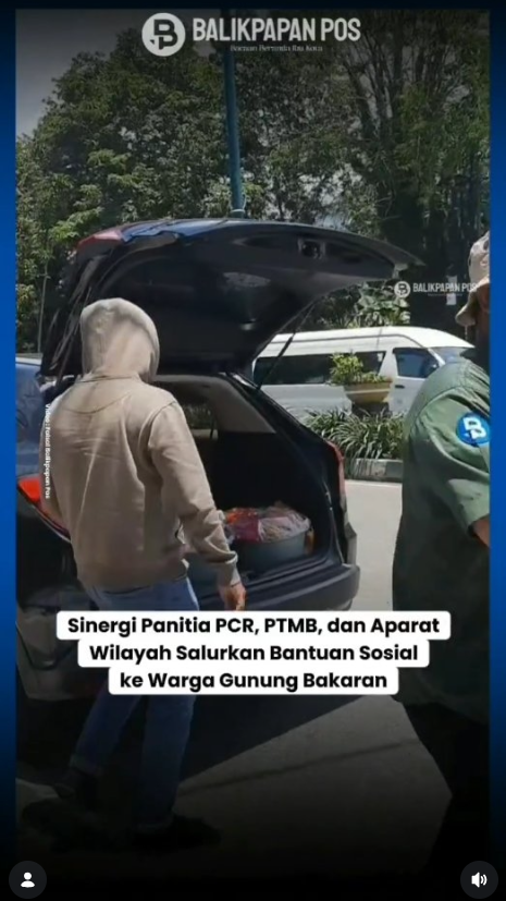 Panitia PCR Balikpapan Pos bersama PTMB Balikpapan, lurah, Babinsa, dan ketua RT menyambangi warga terpilih di kawasan Gunung Bakaran, Balikpapan.